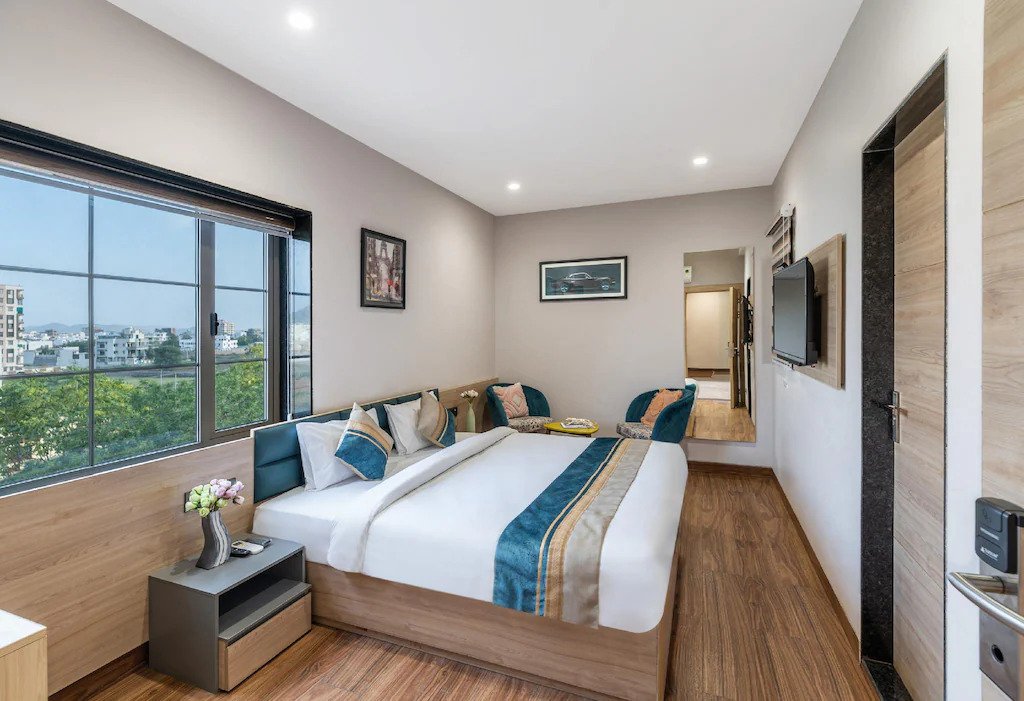 Deluxe Room at Hotel Mandana INN Udaipur — view 1